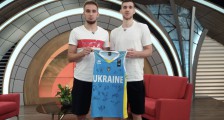 Майка з автографами всіх гравців збірної України з баскетболу
