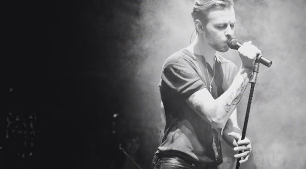 Фанаты певца Макса Барских борются за его картину на аукционе!