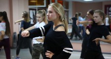 Учасниця благодійного аукціону «Інтер - дітям» навчилася танцювати хіп-хоп у студії «Тодес»